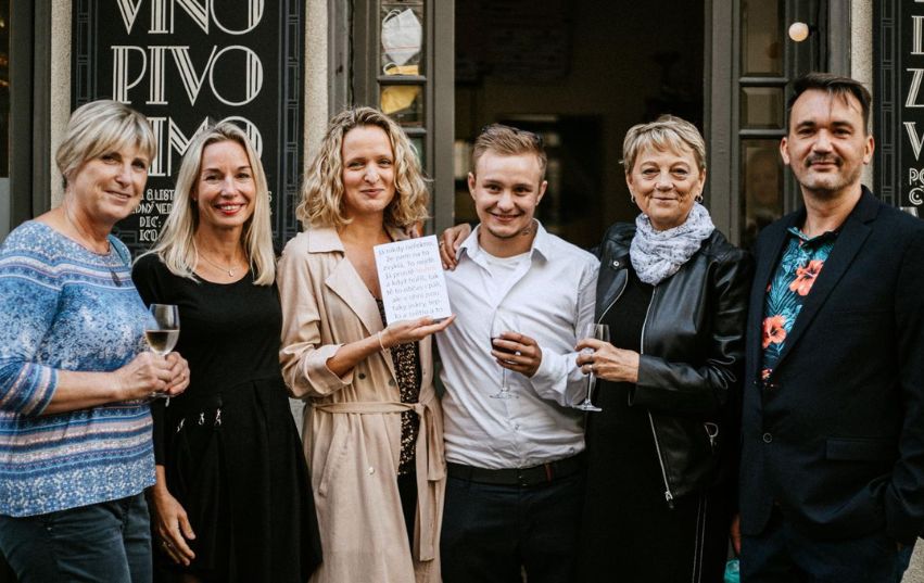 Pečovatelé z knihy Hořím: Jana, Saša, Dominik, Dana a František